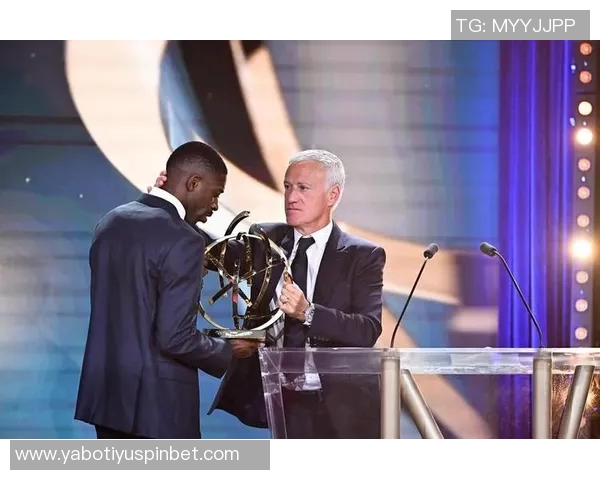 前外援奇塔迪尼今日重返海港俱乐部探望昔日教练和队友情谊依旧