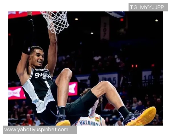 文班亚马半场高效表现仅用16分钟砍下22分7篮板3助攻引发热议