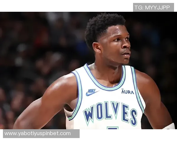 媒体人分析爱德华兹进攻端表现提升展现出更强自信心与关键时刻阅读能力